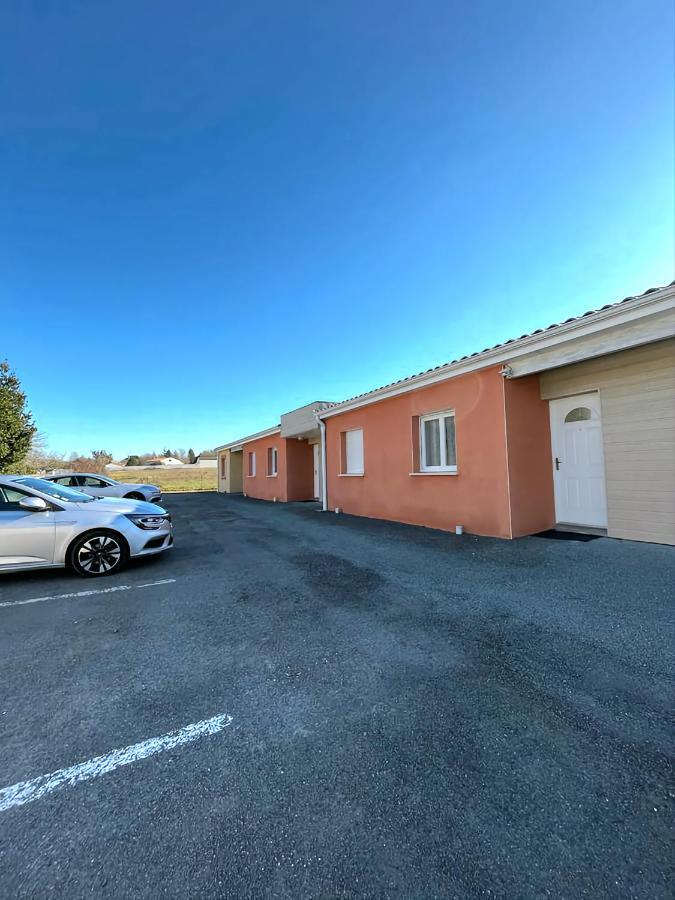 Logement Thermale Et De Tourisme Les Acacias 2 Jonzac Buitenkant foto